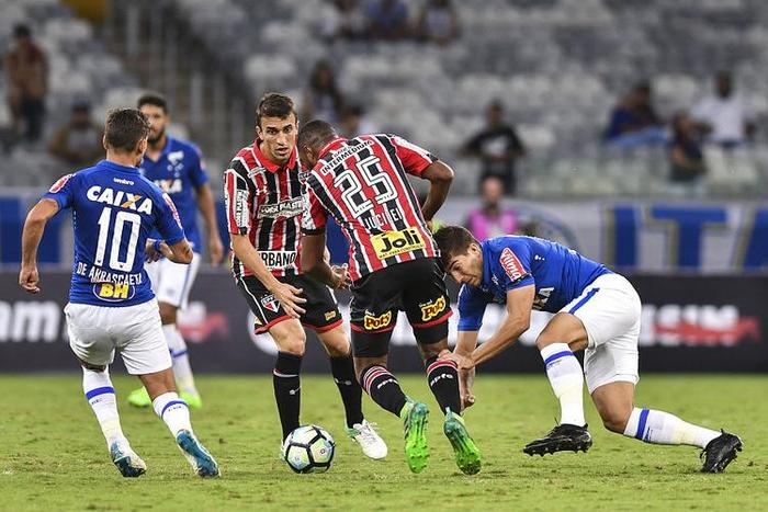 包含后防失误导致失球,球队进攻疲软的词条 包含后防失误导致失球,球队进攻疲软的词条