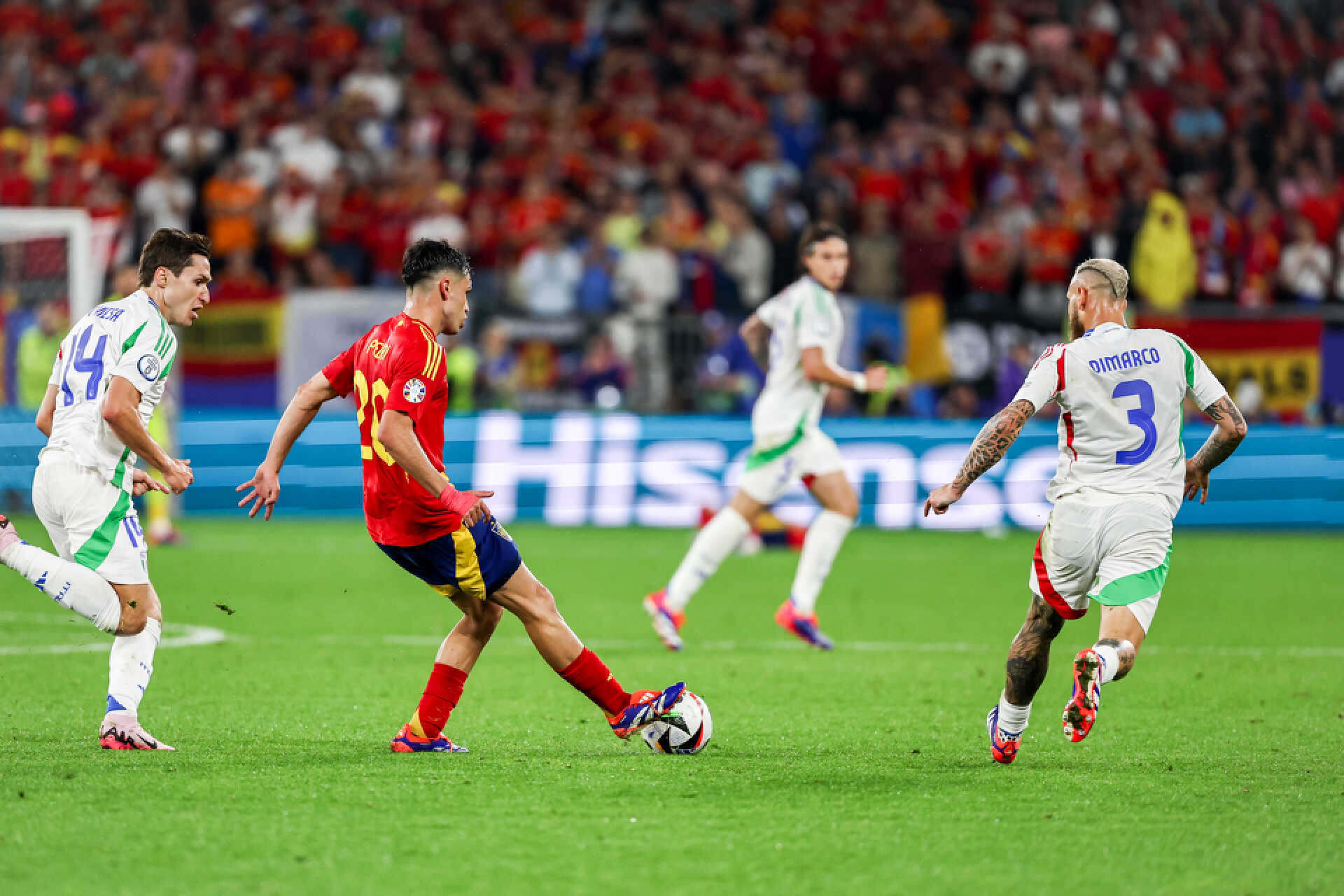 爱游戏-精彩对抗中球员们展现出色表现，为球迷带来惊喜的简单介绍