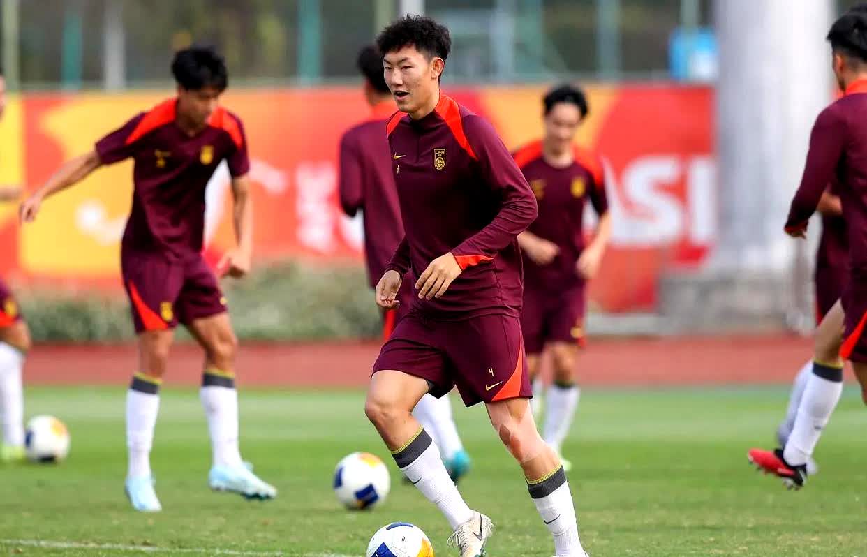 中场组织发挥稳定,为前锋输送好球 中场组织发挥稳定,为前锋输送好球