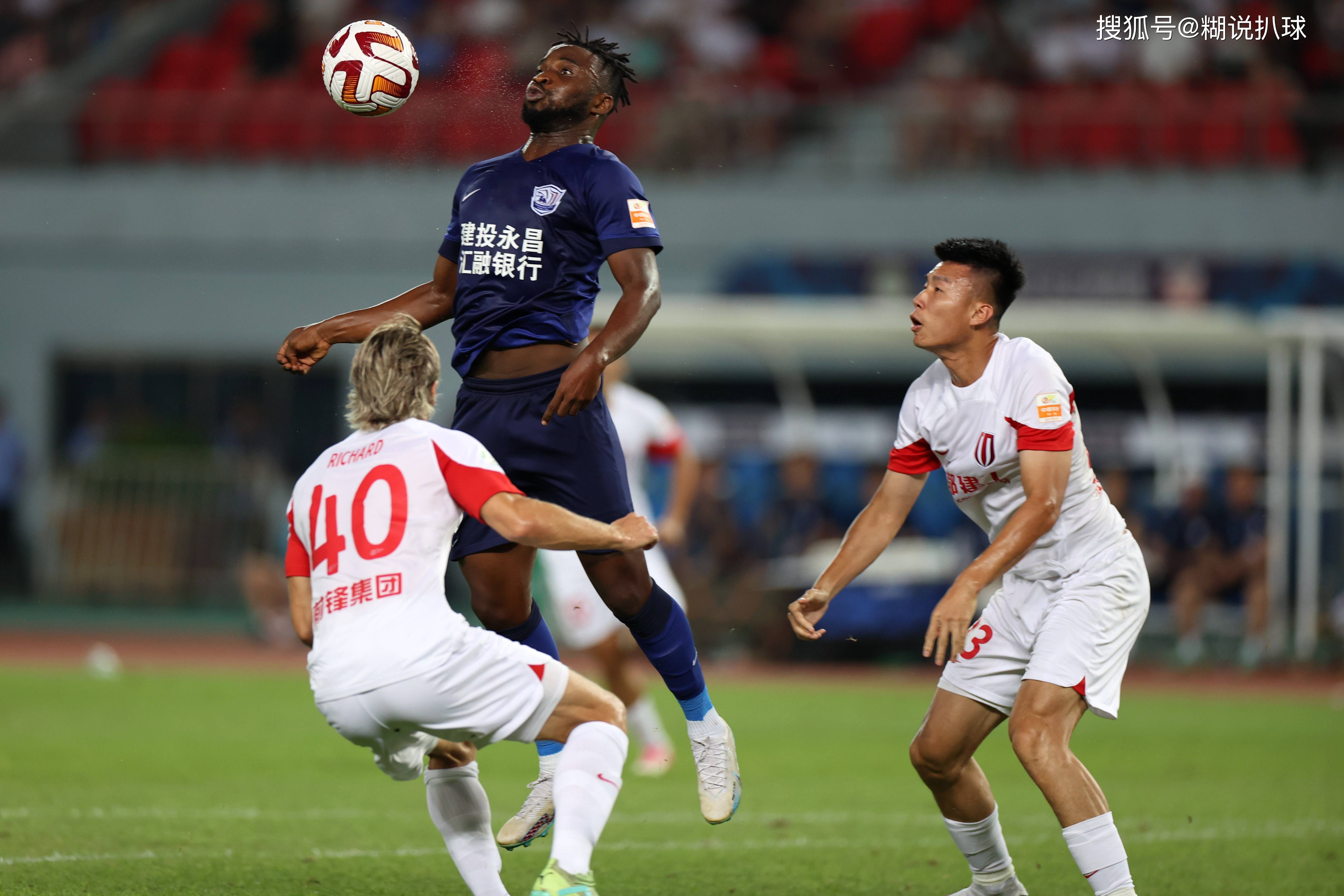 中超赛场多元化风貌,千姿百态 中超赛场多元化风貌,千姿百态