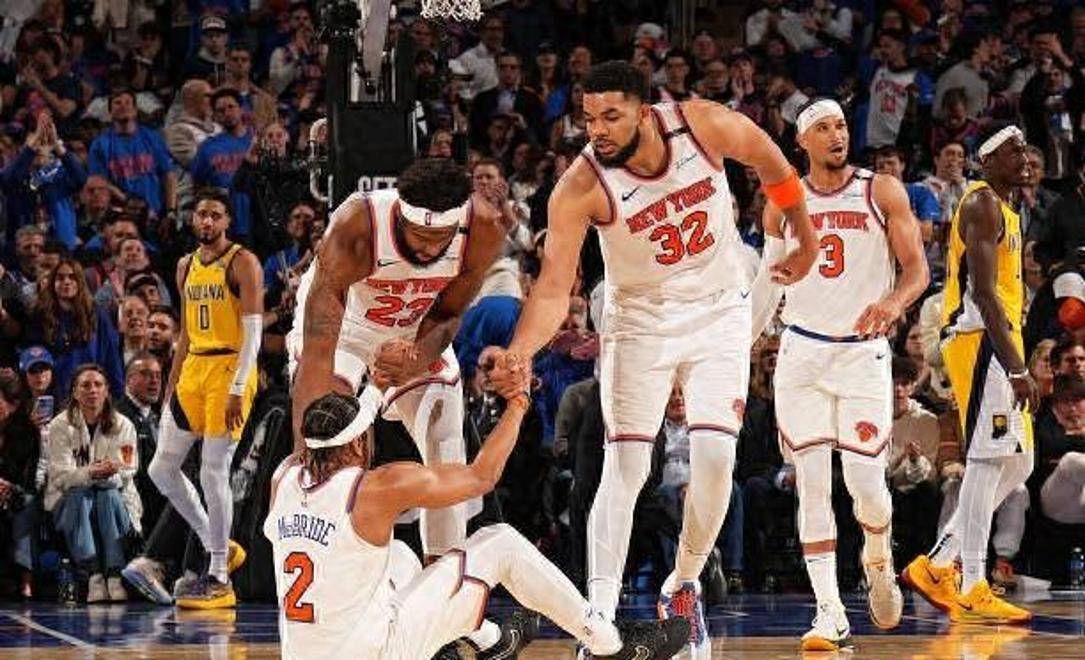 球队内线强势抢板,稳固防守端 球队内线强势抢板,稳固防守端