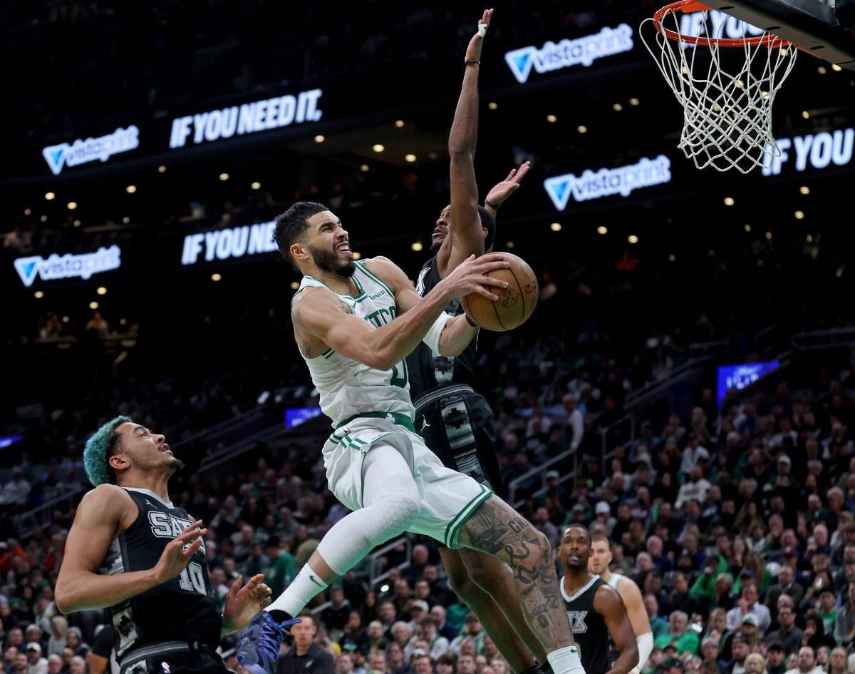 爱游戏官网-凯尔特人胜利在望，猛龙难逃失利