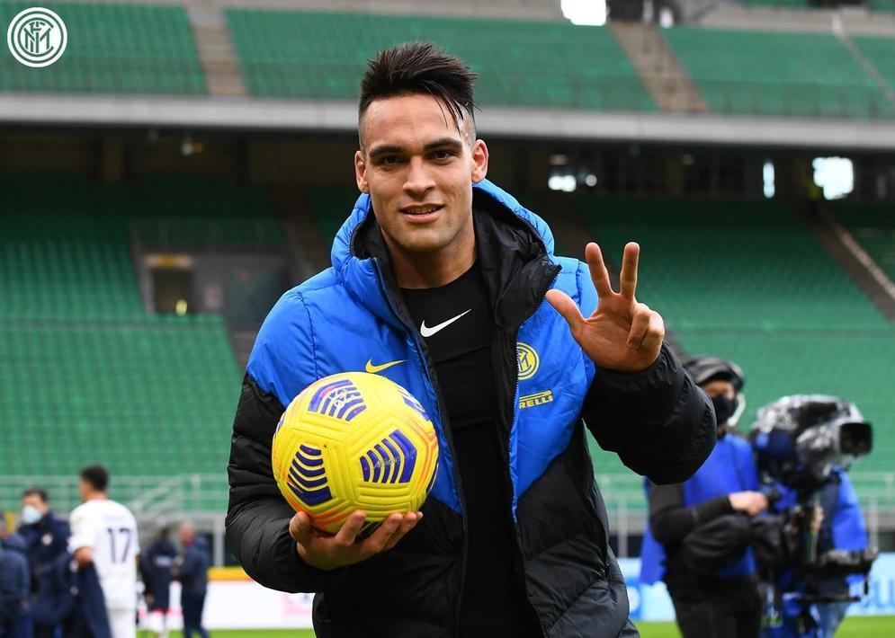 关于克罗托内主场大胜,球队庆祝成功的信息 关于克罗托内主场大胜,球队庆祝成功的信息