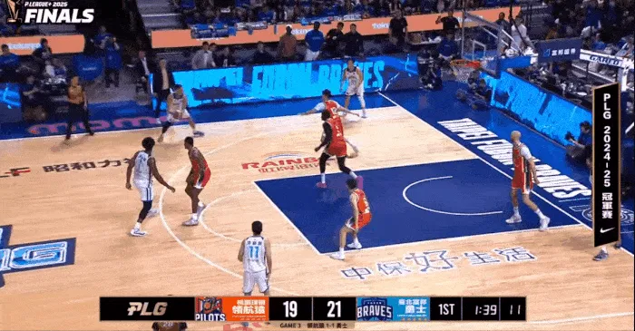 门兴负于汉诺斯,丧失联赛领先位置! 门兴负于汉诺斯,丧失联赛领先位置!