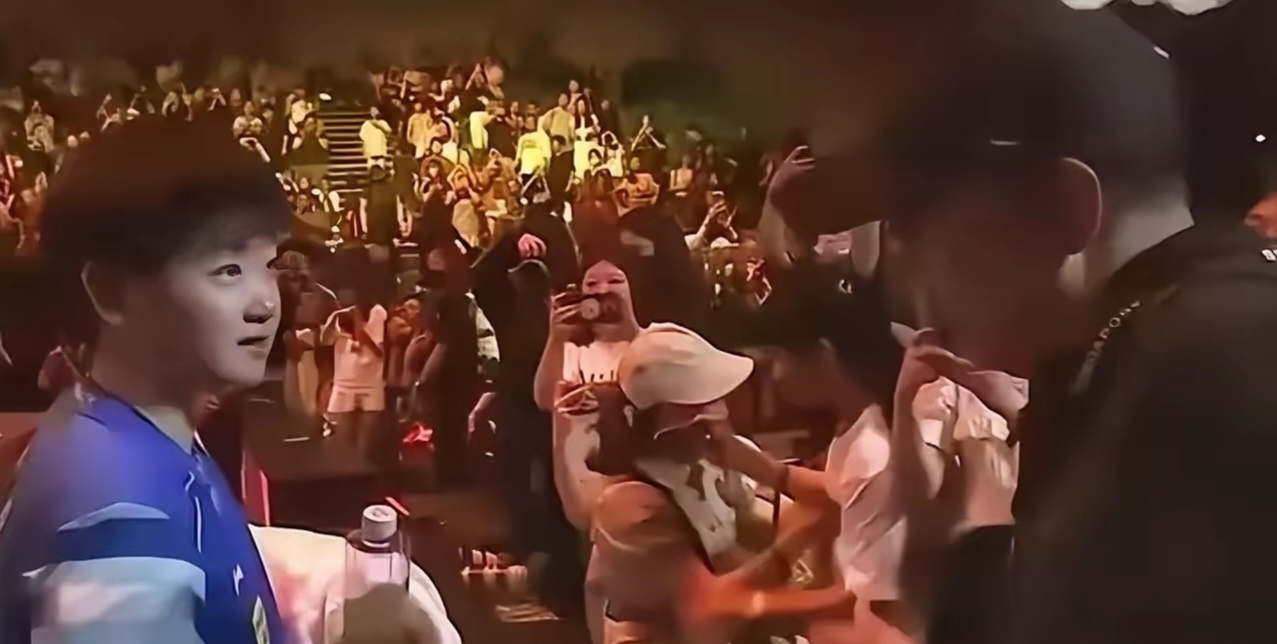 爱游戏官网网页版入口-包含大巴黎球星逗比舞台表演，球迷沉迷于幽默秀场的词条