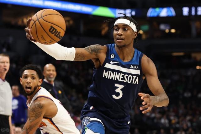 关于狼队客场全面溃败，欧战梦碎现实逼人的信息