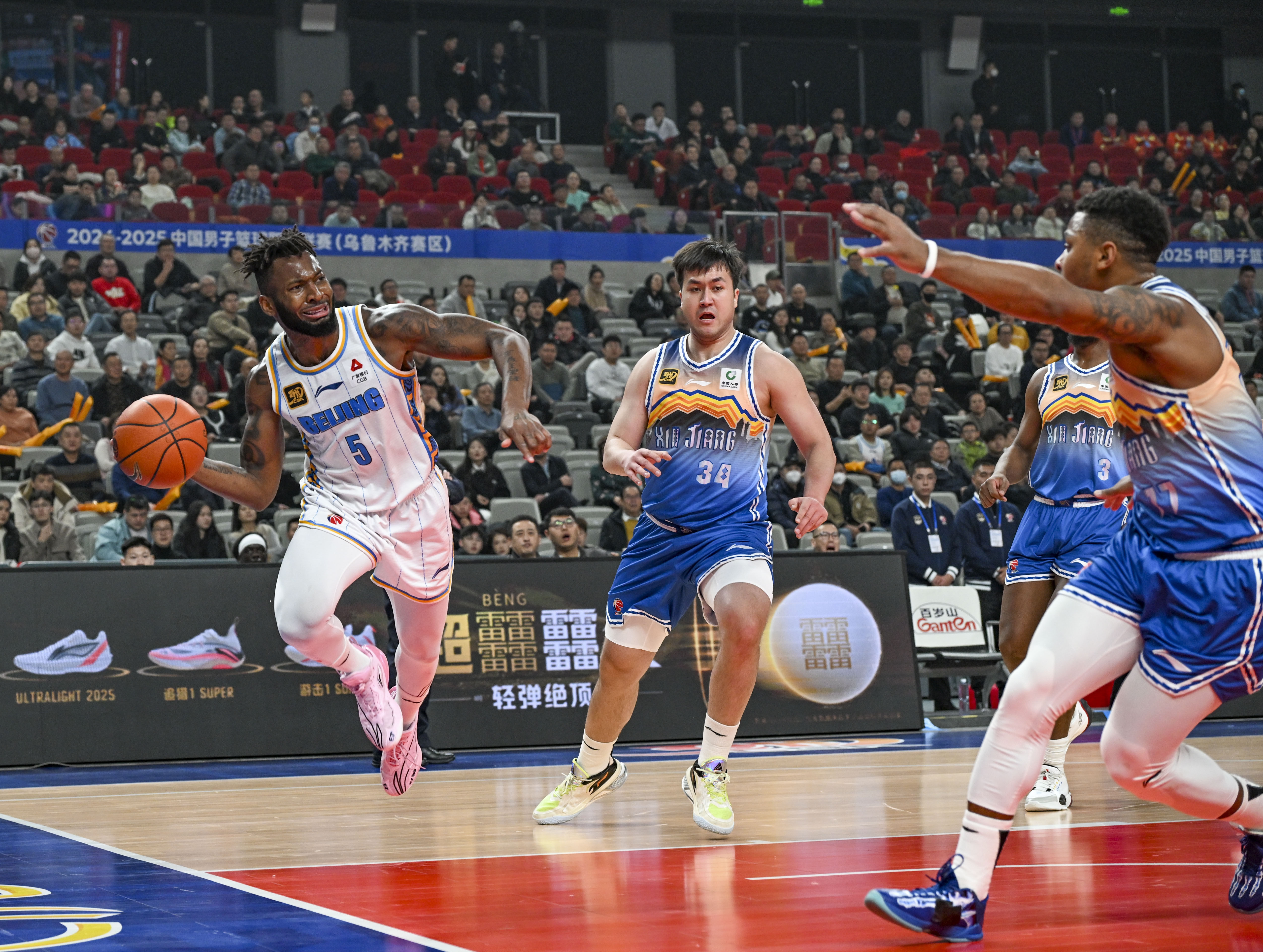 爱游戏官网-球队在最新比赛中大比分战胜对手