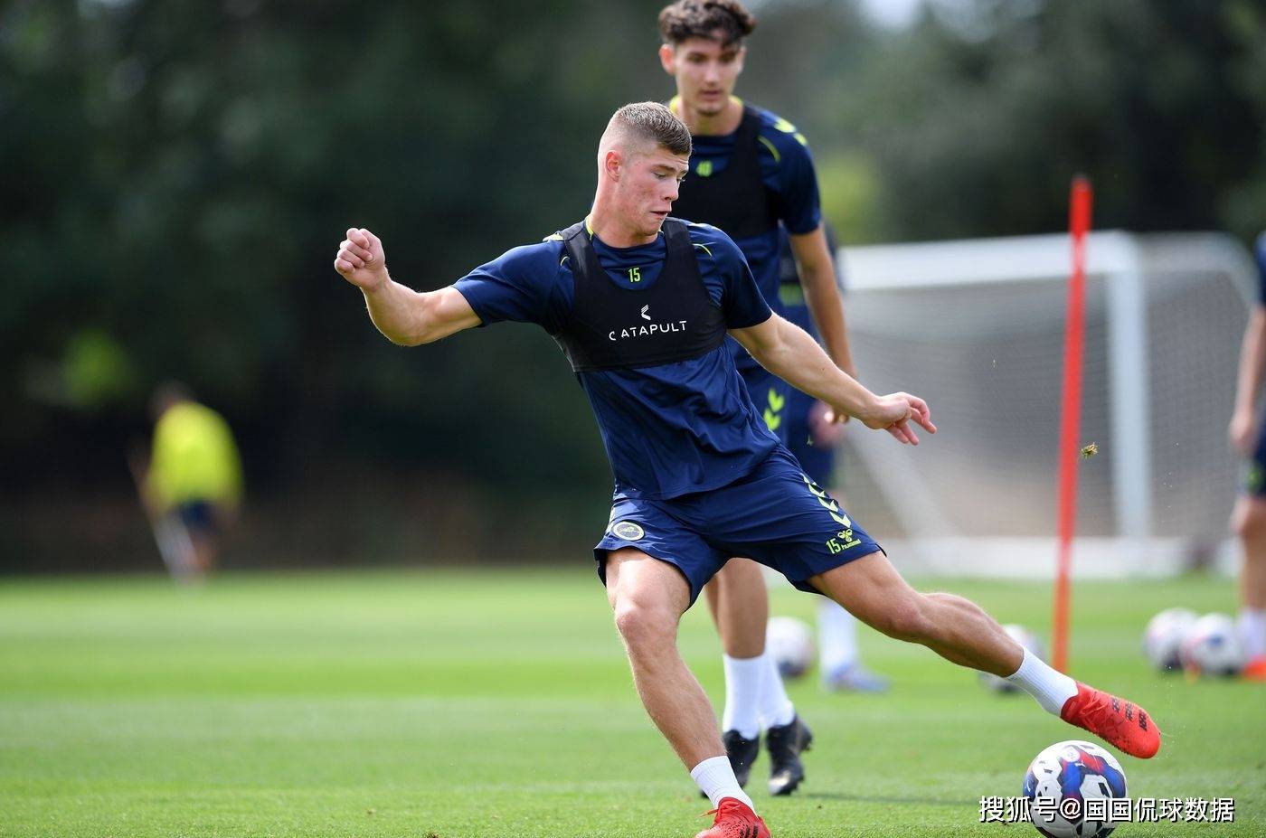 爱游戏-斯托克城主场失利，补强防守成当务之急