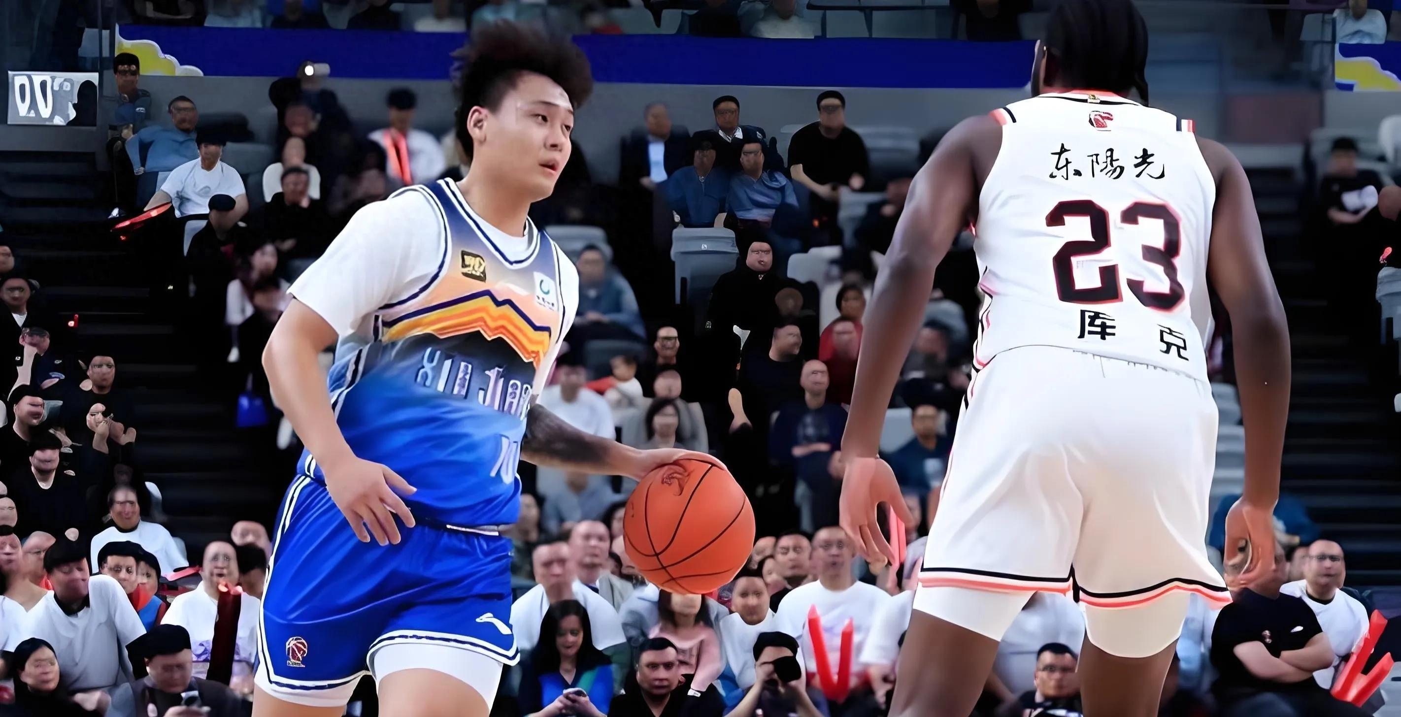 爱游戏登录-深圳队不负众望险胜湖南男篮，再次登顶