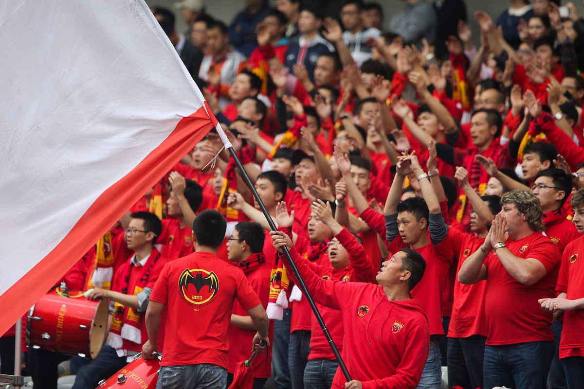 爱游戏官网-热血对决！球队奋力拼搏争夺胜利