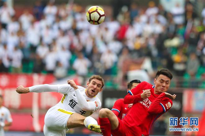 爱游戏官网-包含重庆斯威队客场力克，登顶榜首的词条