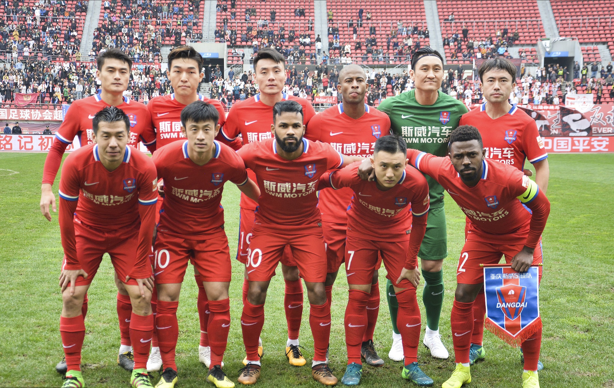 包含重庆斯威队客场力克,登顶榜首的词条 包含重庆斯威队客场力克,登顶榜首的词条