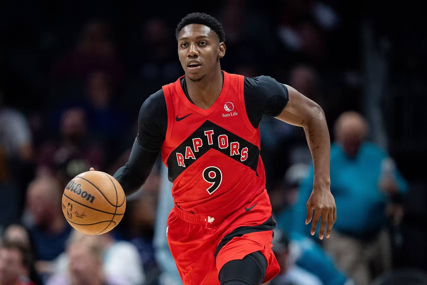 爱游戏入口-猛龙不敌快船，肯纳德全场助攻王