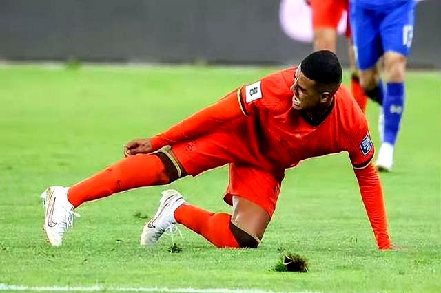 关于年轻球员活跃表现受球迷关注,助球队大胜的信息 关于年轻球员活跃表现受球迷关注,助球队大胜的信息