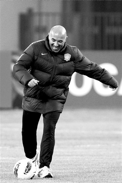 爱游戏官网-关于北京国安客场浴血奋战，卫冕冠军之路一波三折的信息