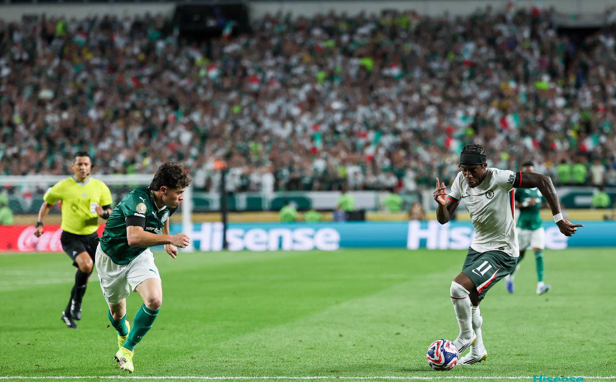 爱游戏官网-切尔西队迎来一场激烈的对决，成功晋级