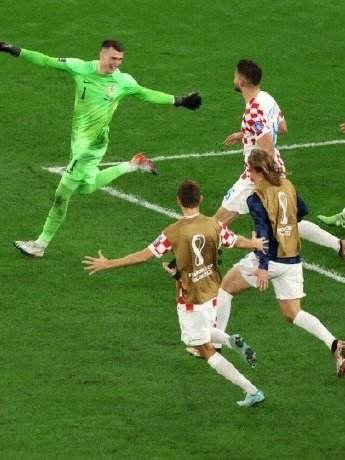 爱游戏官网-希腊队客场大胜克罗地亚队，晋级形势有望的简单介绍