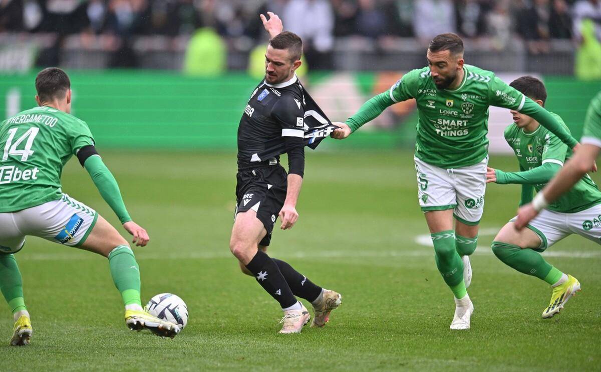 中东球队闷平对手,晋级形势堪忧的简单介绍 中东球队闷平对手,晋级形势堪忧的简单介绍