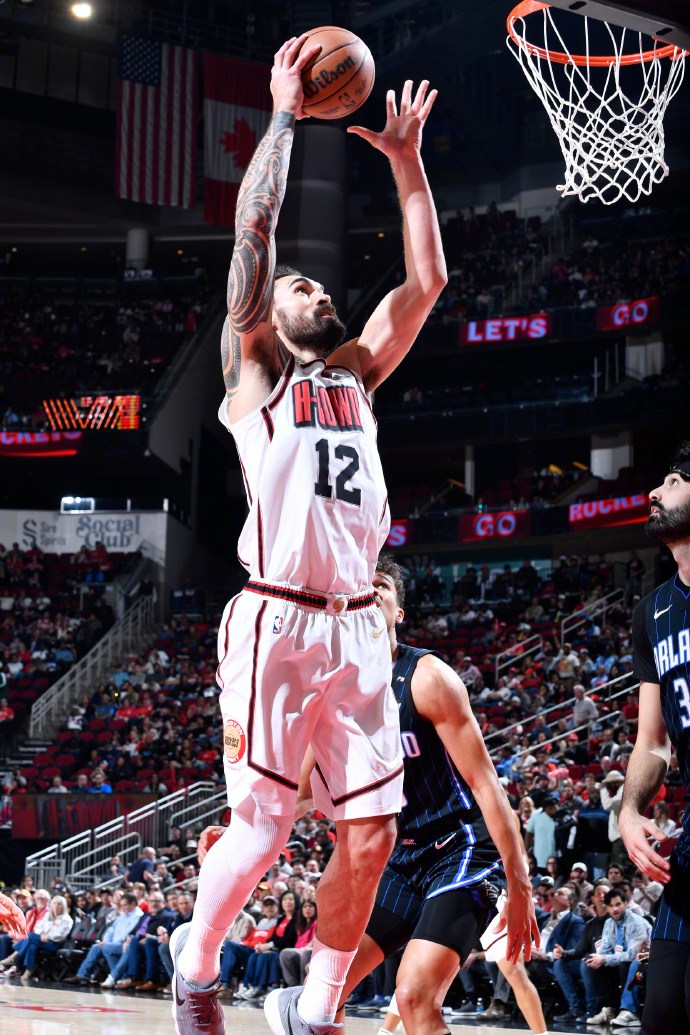 爱游戏官方入口-火箭扣准胜利，单核球队傲视群雄