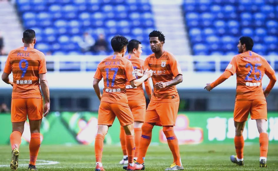 包含鲁能零封对手，亚冠淘汰赛首胜困难重重的词条