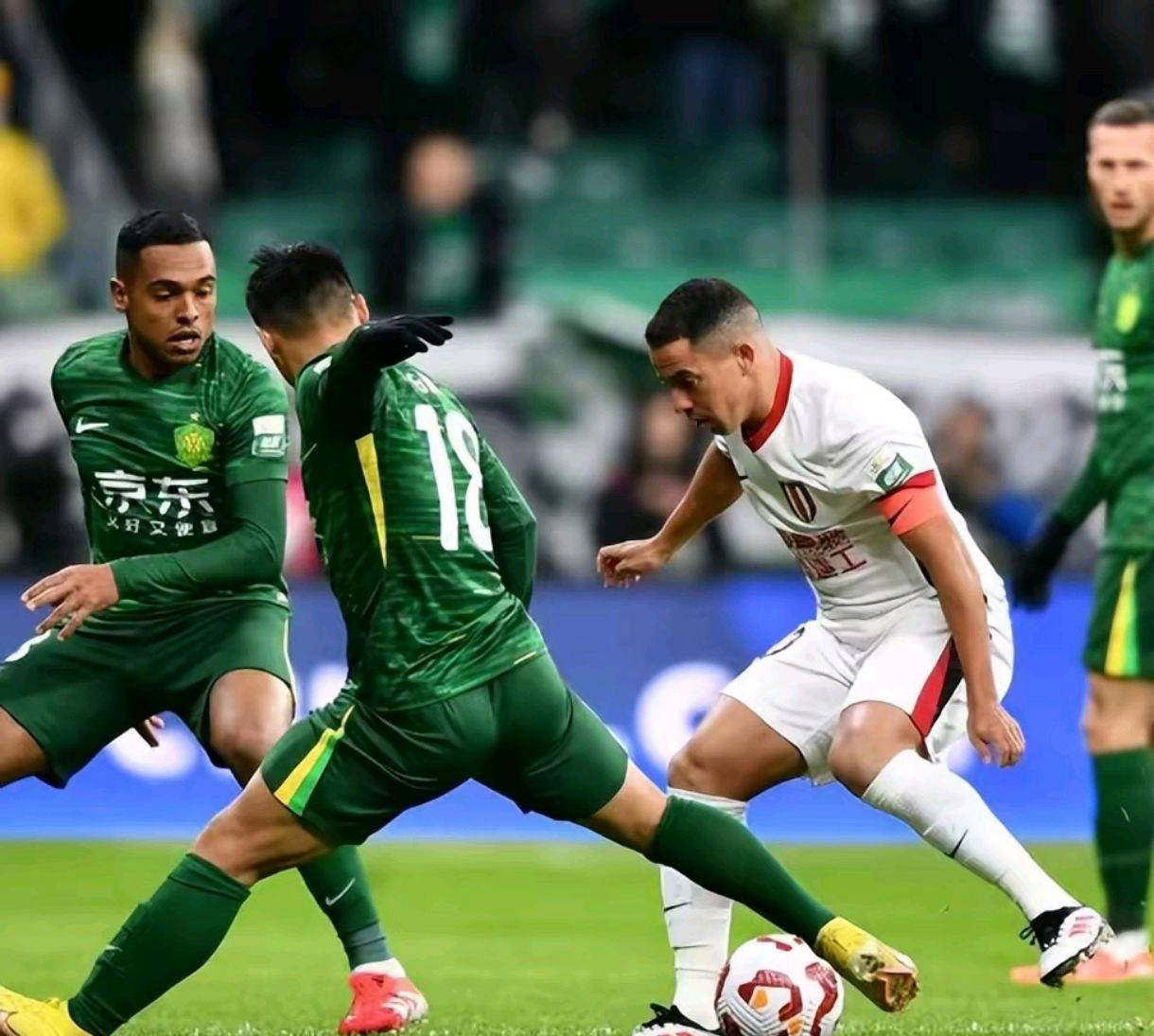 新生代球员在比赛中异军突起,成为关注焦点 新生代球员在比赛中异军突起,成为关注焦点