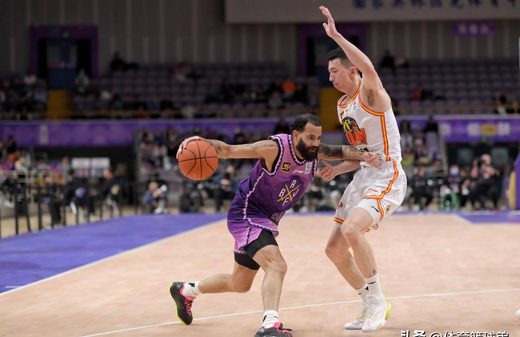 山东队主场不敌强敌,遭遇连败 山东队主场不敌强敌,遭遇连败