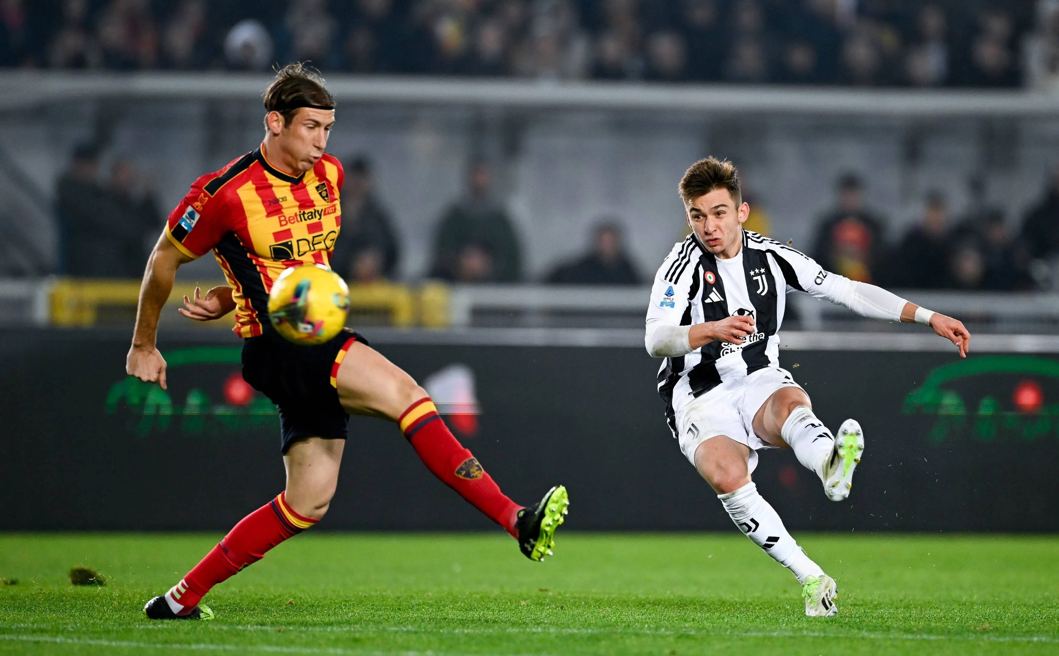 爱游戏在线-尤文图斯客场大胜，继续领跑意甲联赛