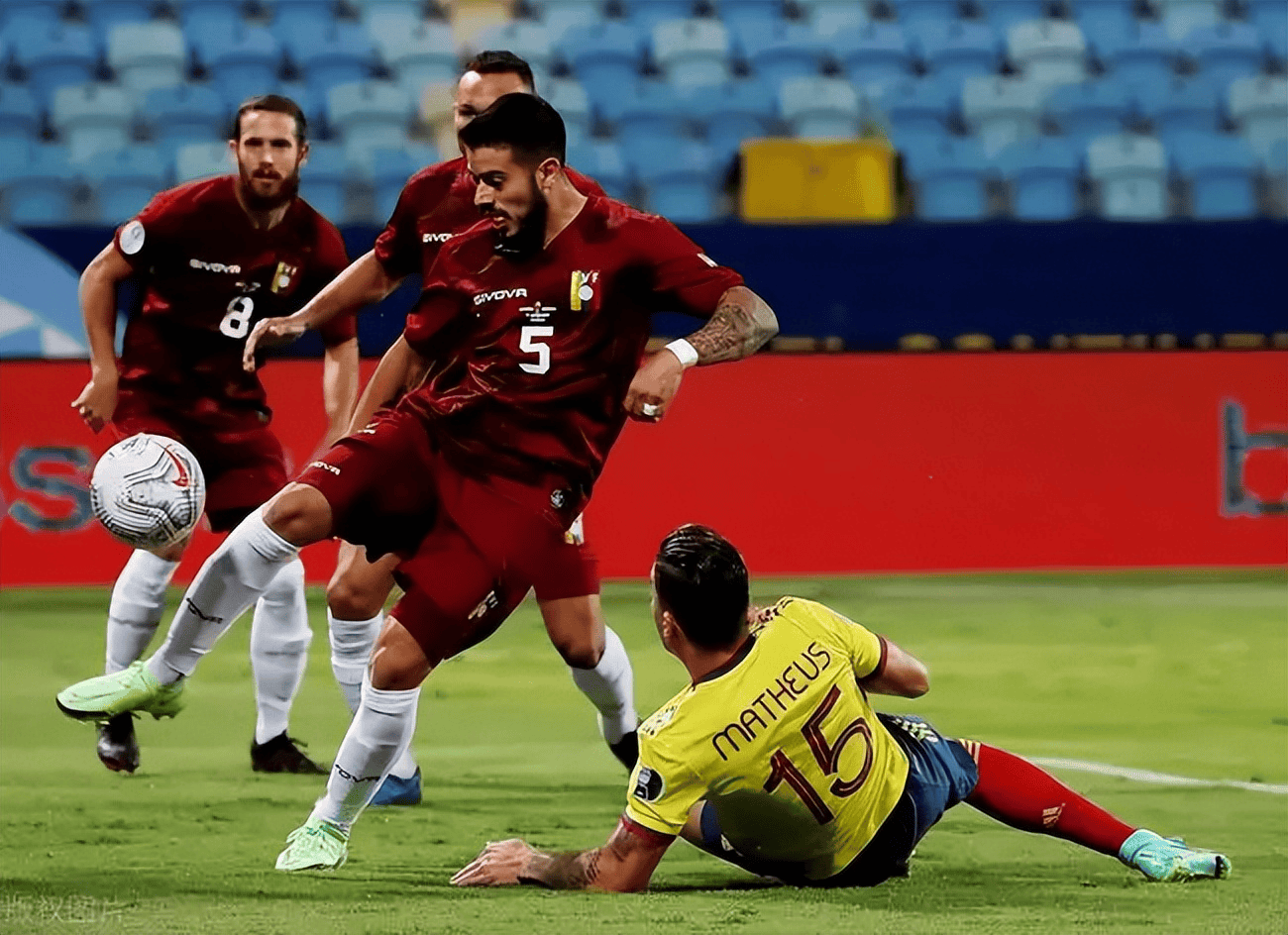 爱游戏官网入口-包含球员交锋技术分析，战术洞察力抢先的词条