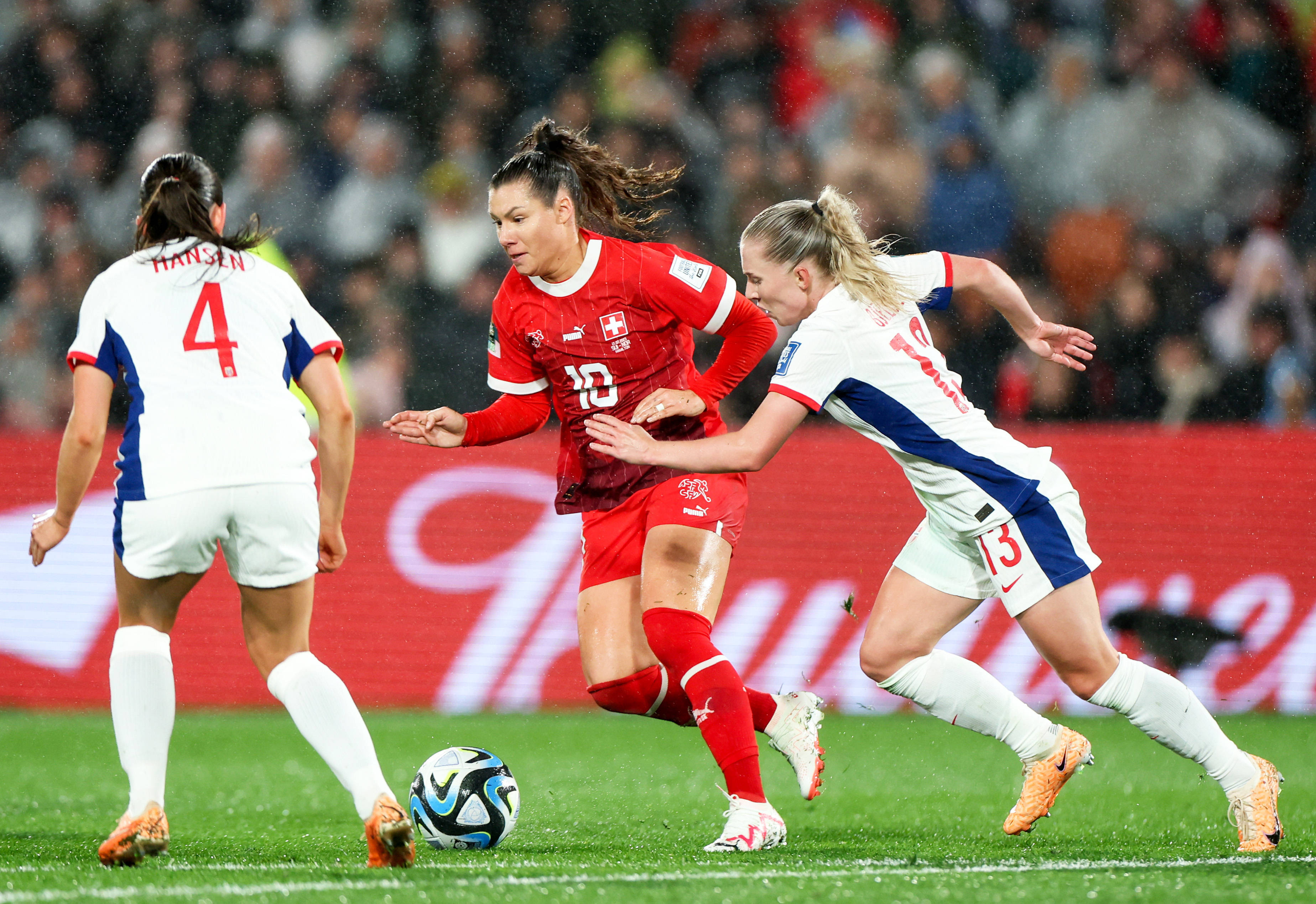 爱游戏入口-美国女子足球队在比赛中再夺胜利