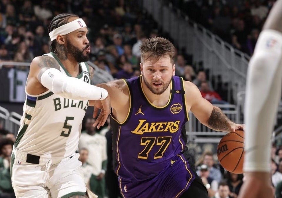 爱游戏网页版入口-鹈鹕力克雄鹿取得胜利