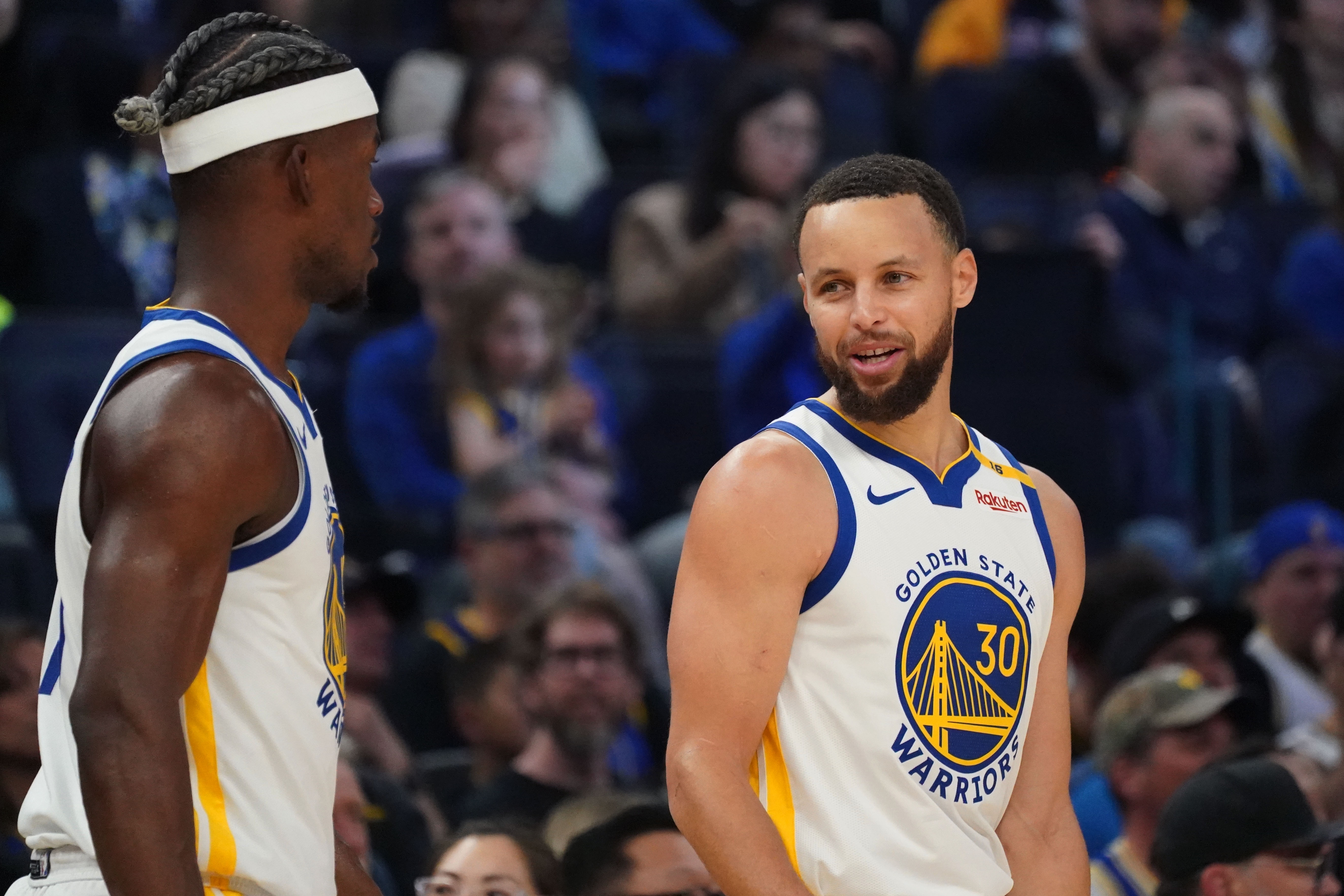 爱游戏-勇士主场赢阵遭独行侠逆转，库里保持火热手感的简单介绍