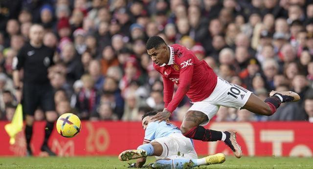 曼联战术频繁变换，暴露固有弱点的简单介绍