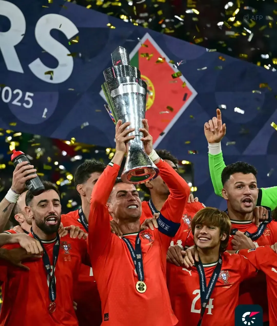 包含葡萄牙队将迎战克罗地亚队，备受期待的比赛已备战完毕的词条